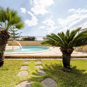  Villa Holidays Alba